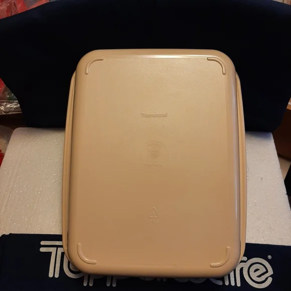 Tupperware Microwave Baking Pan 12" - Picture 2 of 6